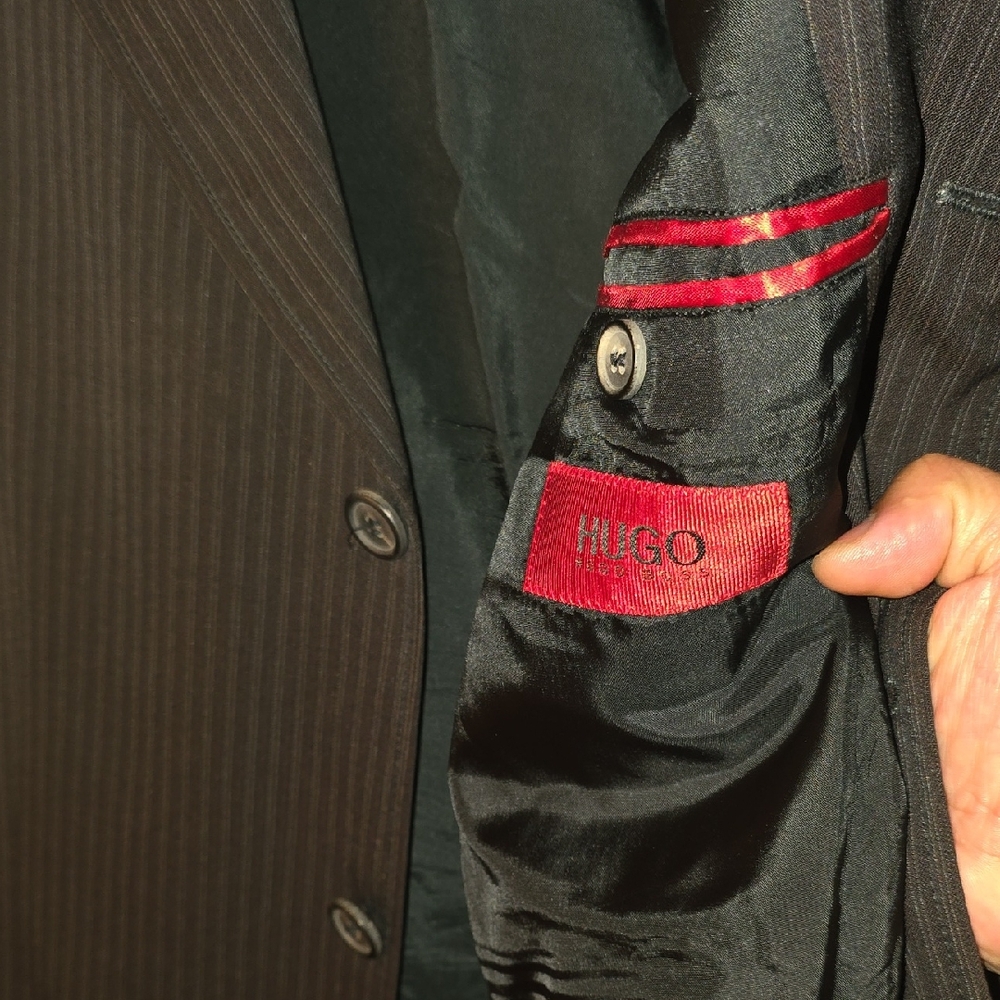HUGO Brown Sport Coat with Pinstripe Design